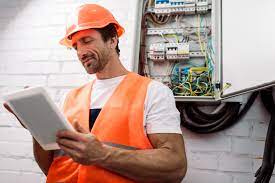 https-websurge-com-blog-how-electricians-can-use-social-media-to-find-leads-and-build-trust
